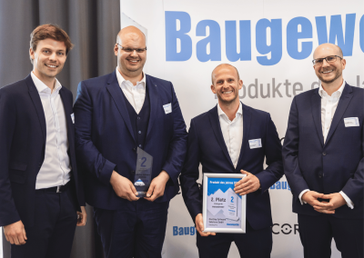 Korbinian Burgstaller, Jan Knott, Maximilian Auer und Baugewerbe-Chefredakteur Kai Ingmar Link (Bildquelle: WEKA Business Medien GmbH, Fotograf Andreas Schebesta)